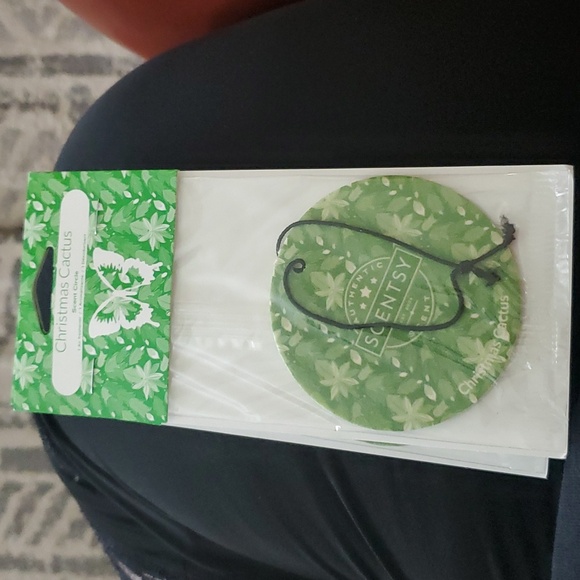 Scentsy Scent Circle Christmas š Cactus šµ - Picture 1 of 3